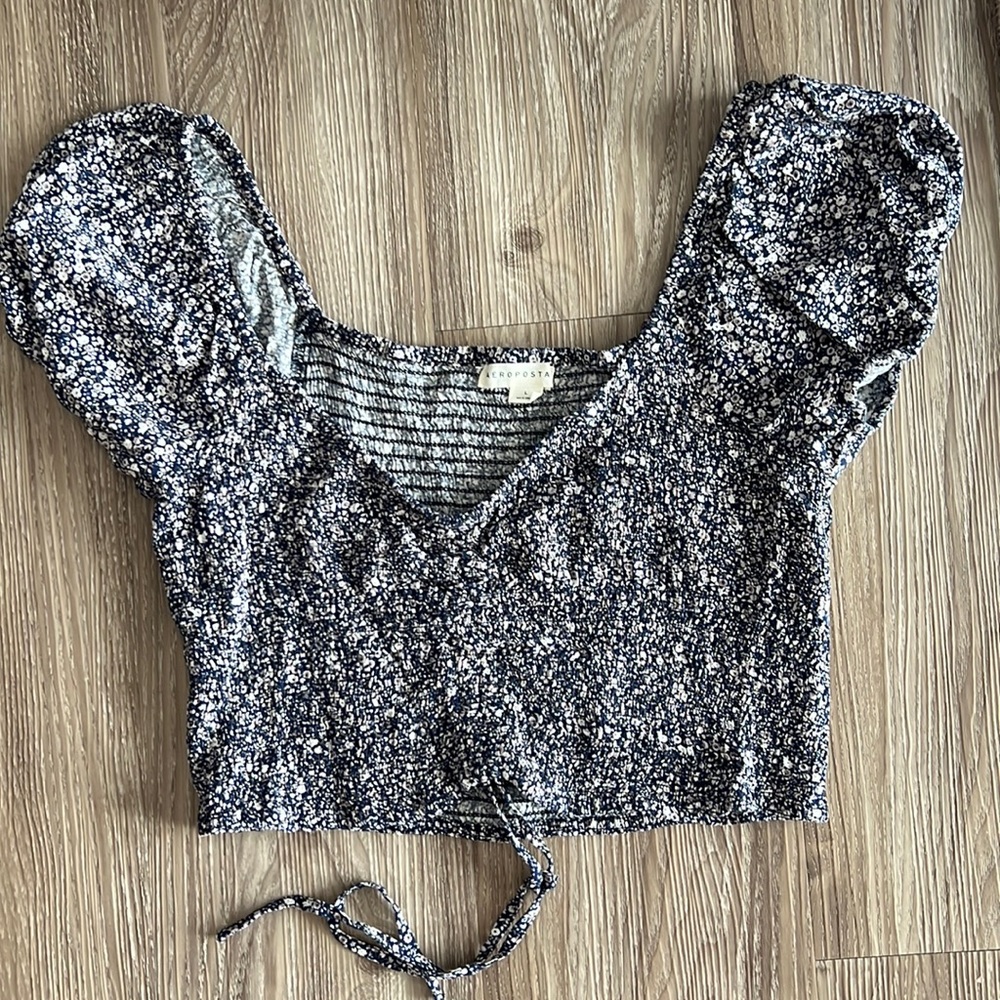 AéRopostale short sleeve crop top